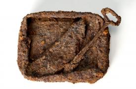 Boîte de sardines datant de la Grande Guerre et découverte à Vénizel (Aisne), 2009.